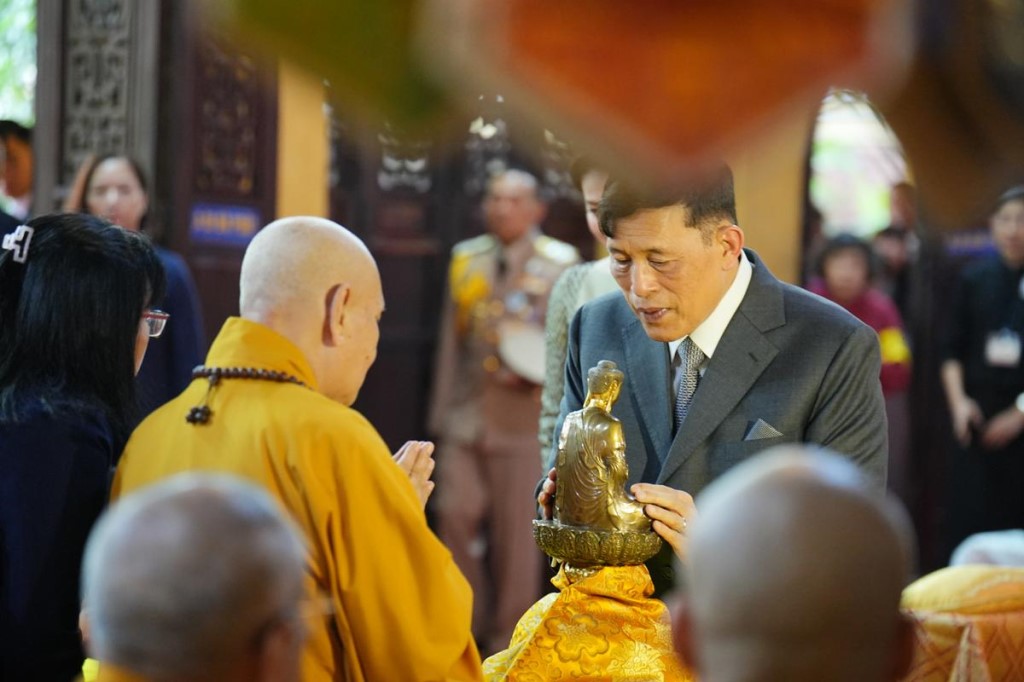nha vua thai lan tham chua quan su_nguoiphattu.com212.jpg